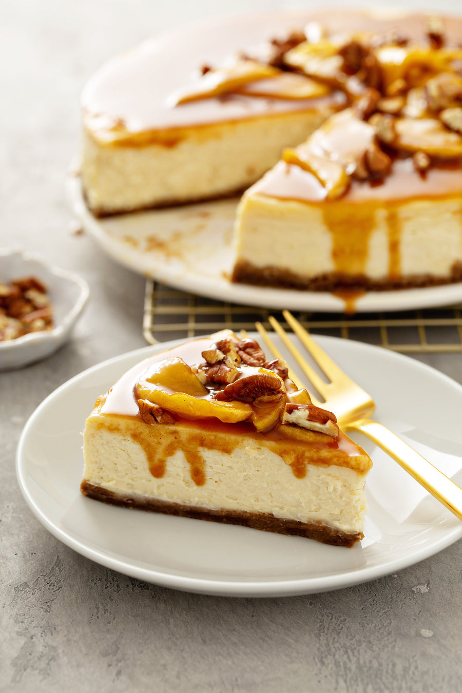CHEESECAKE WITH CLOUDBERRY SAUCE