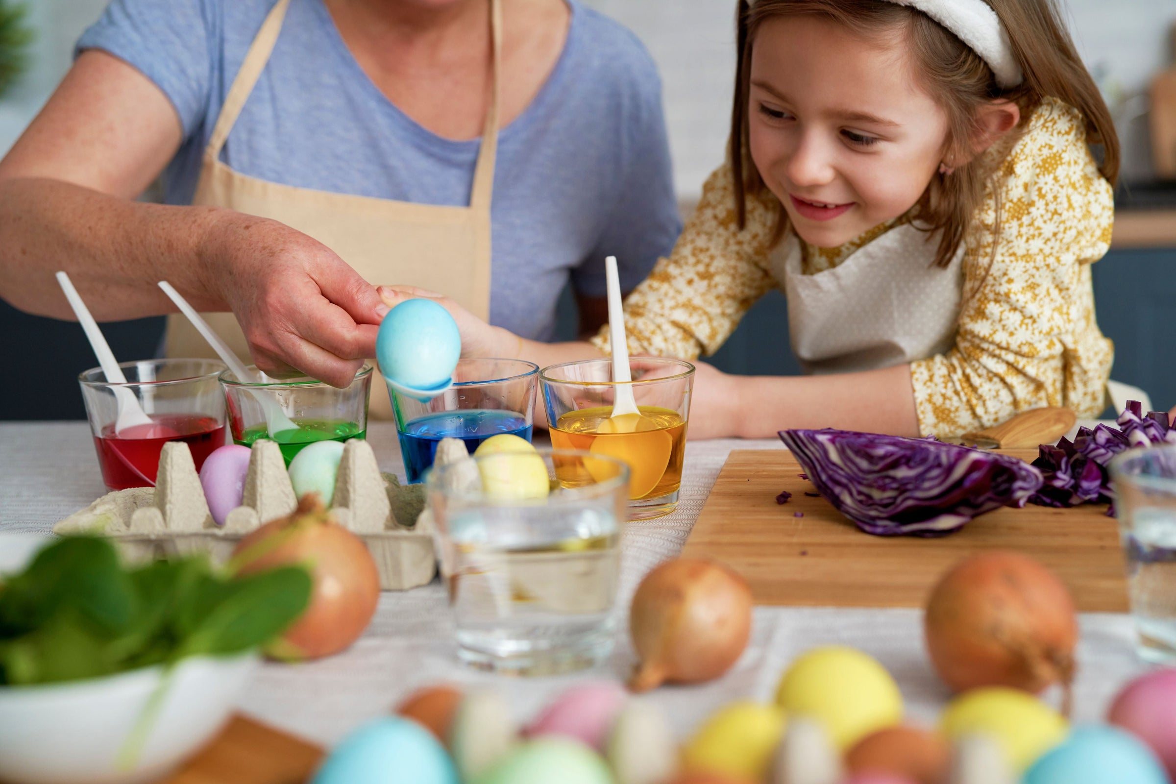 A natural way to dye easter eggs